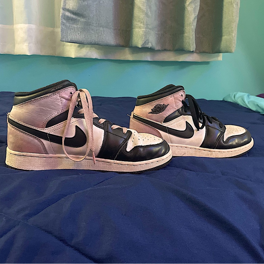 Size 6.5y aka 8.5 in women’s